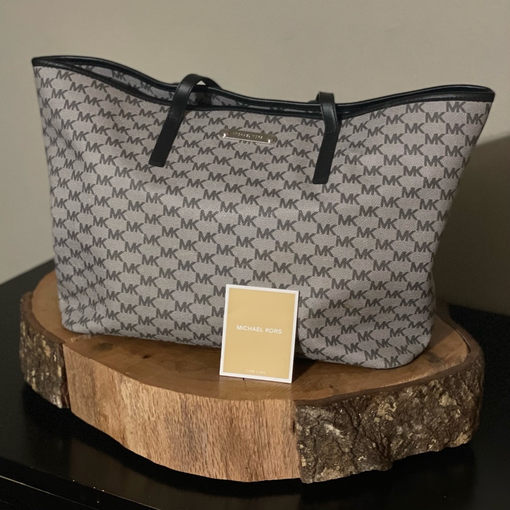 Michael Kors Signature Large tote.
